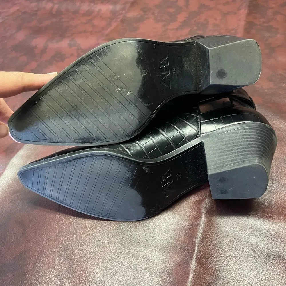 Zara black crocodile print boots booties with buckle & small heel‎ size 39, US 8
